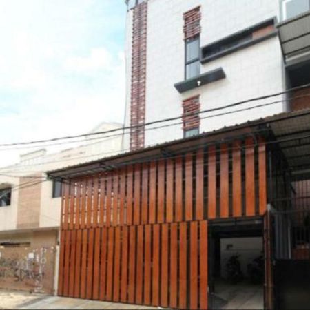 ホテルKamar Keluarga Duri Kosambi ジャカルタ エクステリア 写真